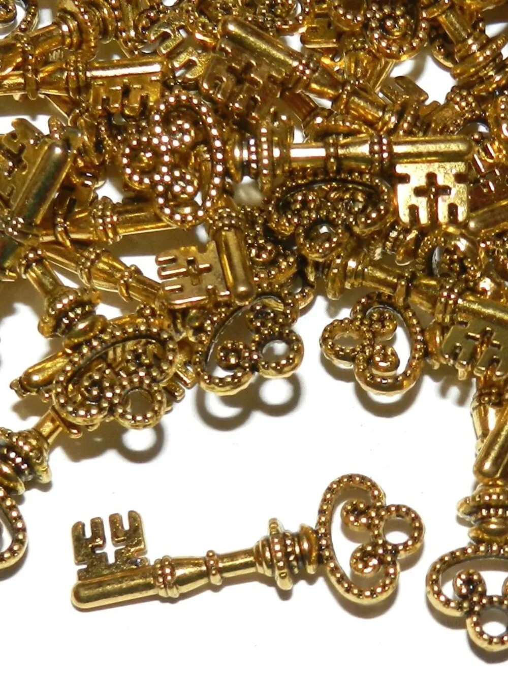 M5109 Antiqued Gold Skeleton Key 32mm Pendant Charm Drop Focal 10pc